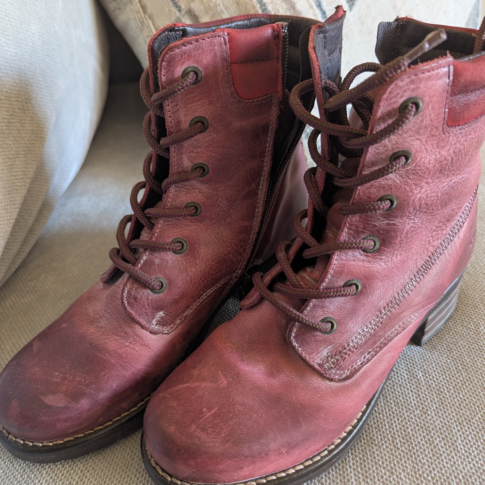 Women's Burgundy Lace-Up Boots